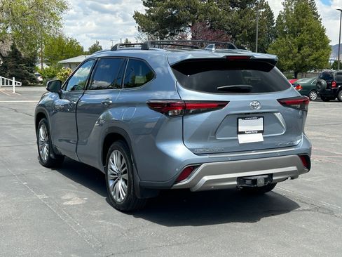 New 2024 Toyota Highlander Platinum AWD/4WD image 3