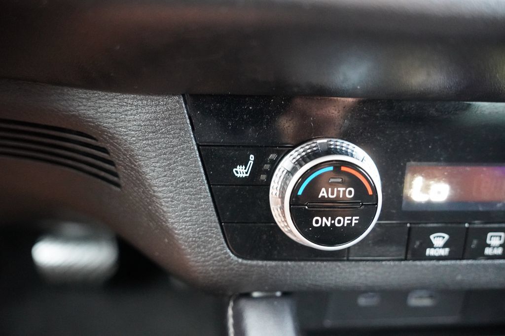 Used 2024 Mitsubishi Outlander SE AWD/4WD image 28