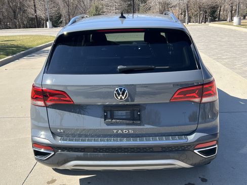 Certified 2023 Volkswagen Taos SE image 9