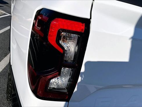 Used 2025 Ford Ranger Lariat w/ Chrome Accent Package image 27