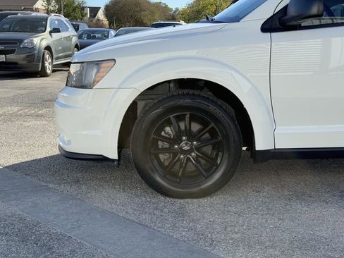 Used 2020 Dodge Journey SE w/ SE Popular Equipment Group image 9