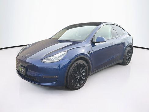 Used 2021 Tesla Model Y Long Range AWD/4WD image 3