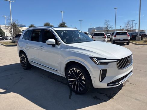 Certified 2025 Volvo XC90 B6 Plus image 3