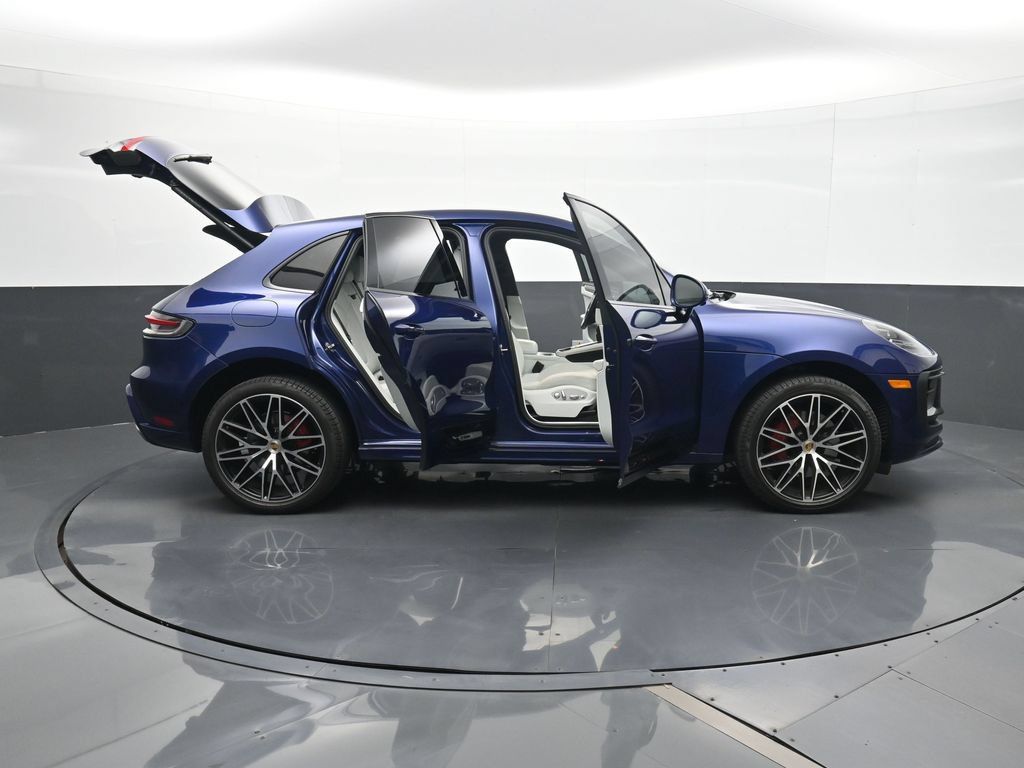 Certified 2023 Porsche Macan S AWD/4WD image 31