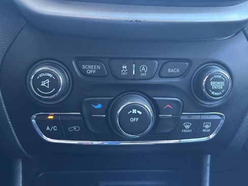 Used 2017 Jeep Cherokee Latitude w/ Trailer Tow Group AWD/4WD image 15