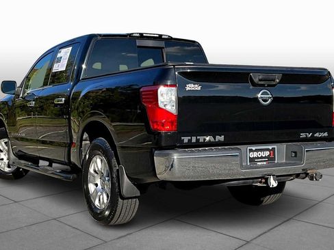 Used 2019 Nissan Titan SV image 11