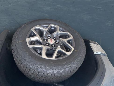 New 2026 GMC Sierra 1500 SLT image 14