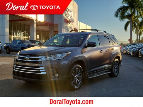 Used 2017 Toyota Highlander XLE image 1