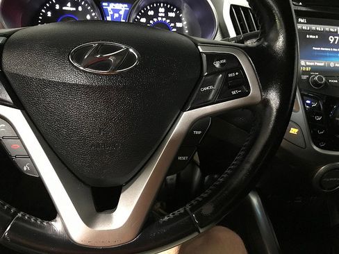 Used 2015 Hyundai Veloster FWD image 23
