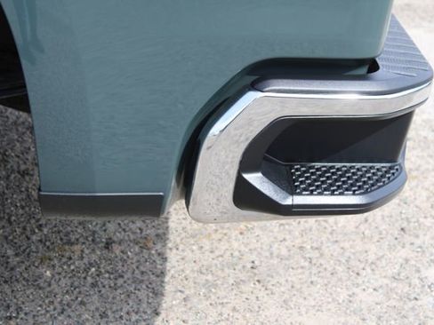 Used 2025 Chevrolet Silverado 1500 LT image 9