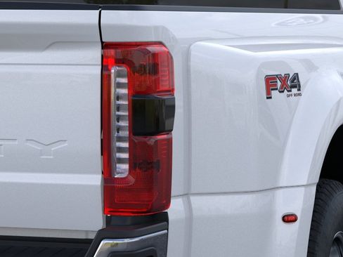 New 2026 Ford F350 4x4 Crew Cab DRW Super Duty image 43