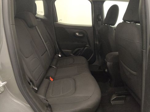 Used 2020 Jeep Renegade Latitude w/ Popular Equipment Group FWD image 19