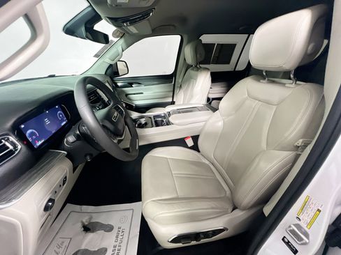 Used 2022 Jeep Wagoneer Series III w/ Flexible Seating Group image 14