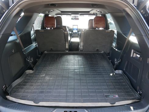 Used 2022 Ford Explorer Platinum w/ Equipment Group 601A AWD/4WD image 18