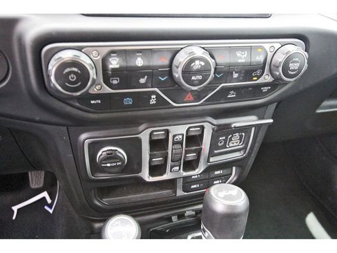 Used 2023 Jeep Wrangler Unlimited Sahara w/ Cold Weather Group AWD/4WD image 22