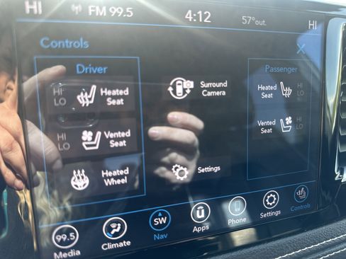 Used 2020 Chrysler Pacifica Limited w/ Advanced Safetytec Group FWD image 29