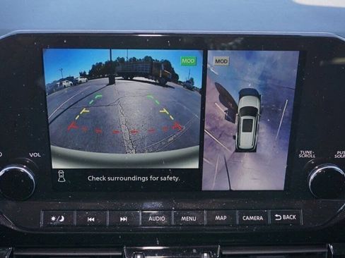 Certified 2024 Nissan Pathfinder SL image 16