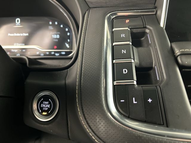 Used 2024 GMC Yukon XL SLT AWD/4WD image 10