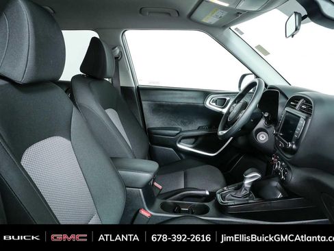 Used 2025 Kia Soul LX FWD image 19
