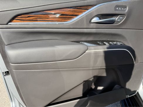 Used 2024 Cadillac Escalade Premium Luxury w/ Performance Package image 9