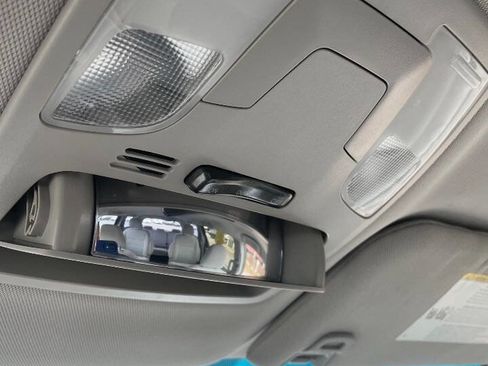 Used 2015 Toyota Sienna L image 32