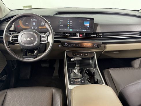 Used 2025 Kia Carnival image 12