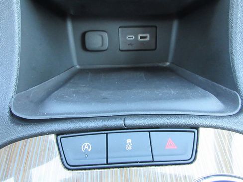 Used 2023 GMC Acadia SLE w/ Driver Convenience Package image 29