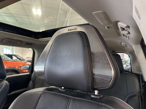 Used 2025 INFINITI QX80 Sensory AWD/4WD image 11