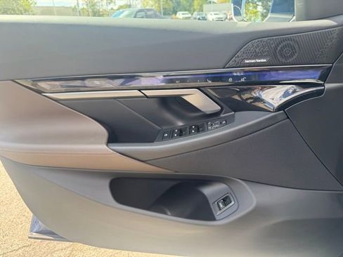 Certified 2025 BMW 540i xDrive w/ Premium Package image 11