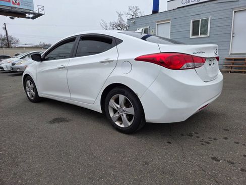 Used 2013 Hyundai Elantra GLS w/ Preferred Pkg image 2
