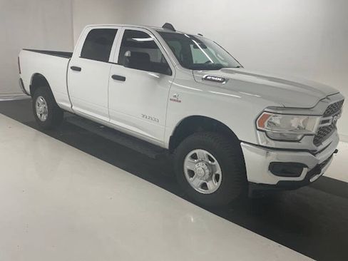 Used 2022 RAM 2500 Tradesman w/ Chrome Appearance Group AWD/4WD image 8