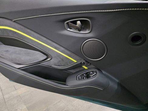 Used 2023 Aston Martin V8 Vantage Coupe image 15
