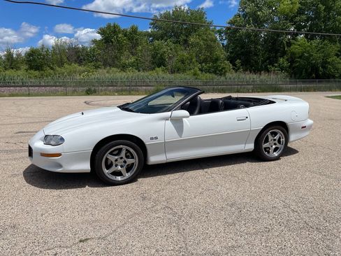 Used 2002 Chevrolet Camaro Z28 w/ SS Performance/Appearance Pkg RWD image 20