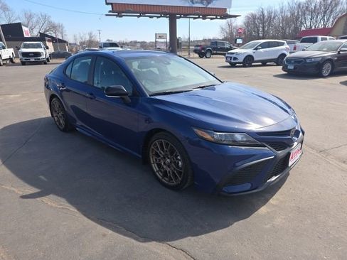 Used 2023 Toyota Camry SE w/ Convenience Package image 2