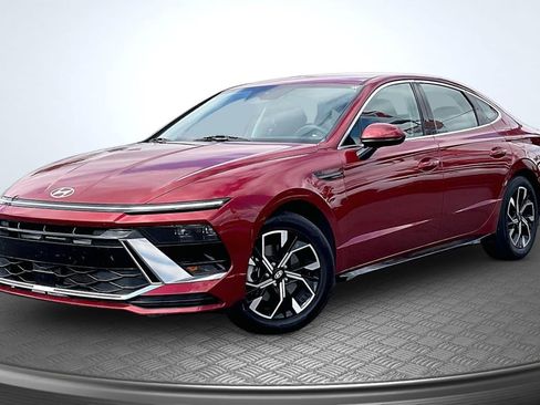 Used 2025 Hyundai Sonata SEL FWD image 12