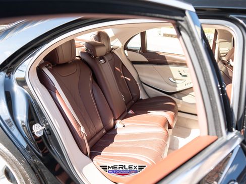 Used 2018 Mercedes-Benz S 560 4MATIC Sedan w/ Premium Package image 18