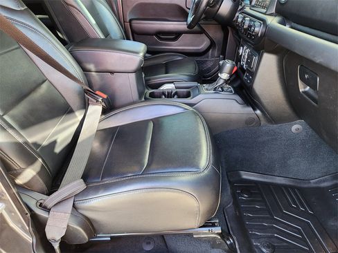 Used 2022 Jeep Wrangler Unlimited Sahara w/ Cold Weather Group image 13