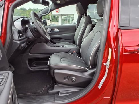 New 2026 Chrysler Pacifica Limited w/ S Appearance Package image 10