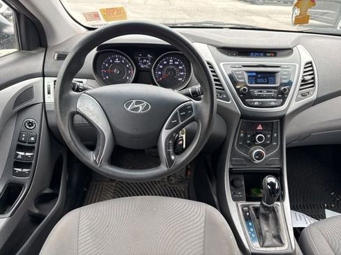 Used 2015 Hyundai Elantra SE image 13