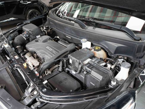 Used 2018 Chevrolet Equinox LT FWD image 34