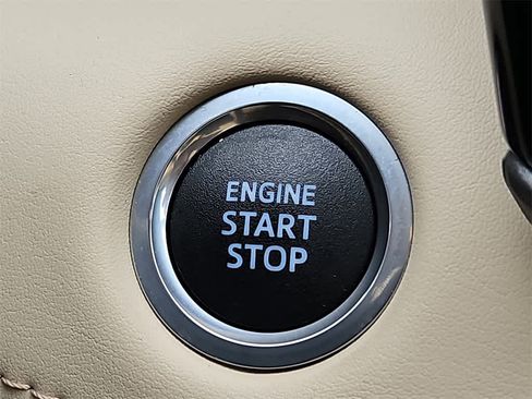 Used 2021 Toyota Highlander XLE image 24