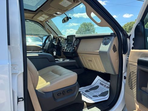 Used 2016 Ford F250 Lariat w/ Lariat Ultimate Package AWD/4WD image 30