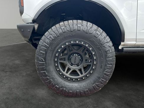 Used 2023 Ford Bronco Badlands w/ Sasquatch Package AWD/4WD image 4