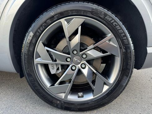 Used 2024 Genesis Electrified GV70 image 17