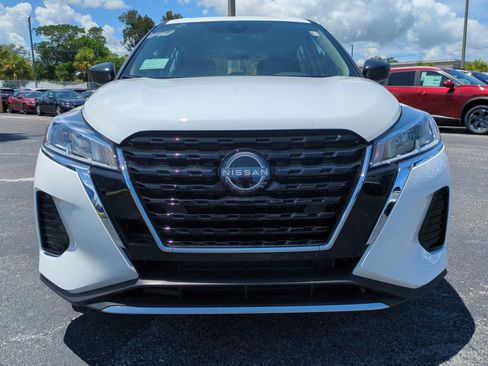 New 2025 Nissan Kicks Play S image 9