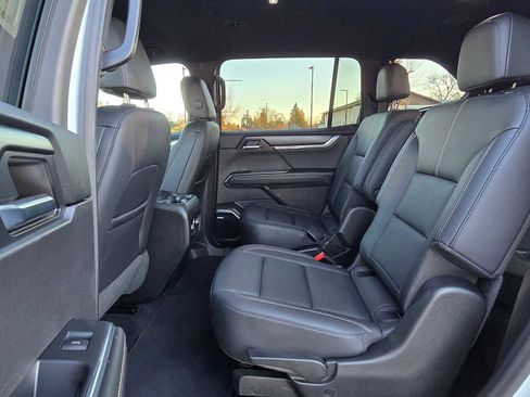 Used 2024 GMC Acadia Elevation image 16