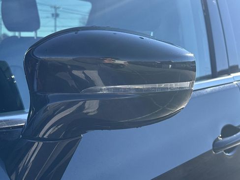 Used 2024 Chrysler Pacifica Touring-L image 28