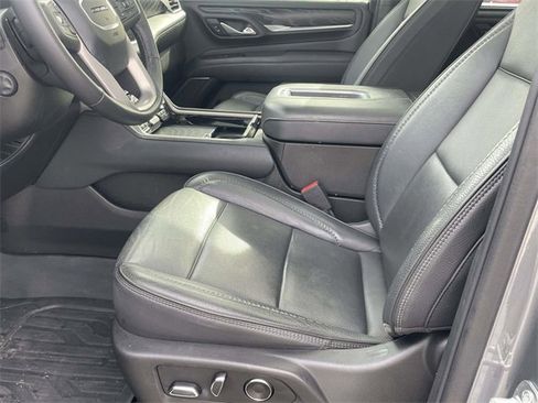 Used 2021 GMC Yukon XL Denali w/ Denali Premium Package image 15