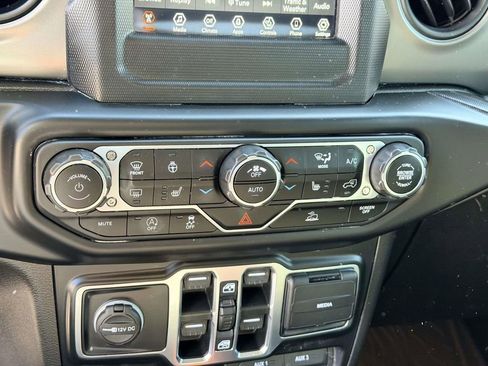 Used 2022 Jeep Wrangler Unlimited Sport image 5