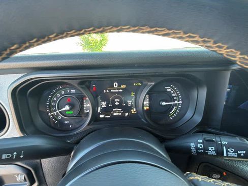 Used 2024 Jeep Wrangler Unlimited AWD/4WD image 15